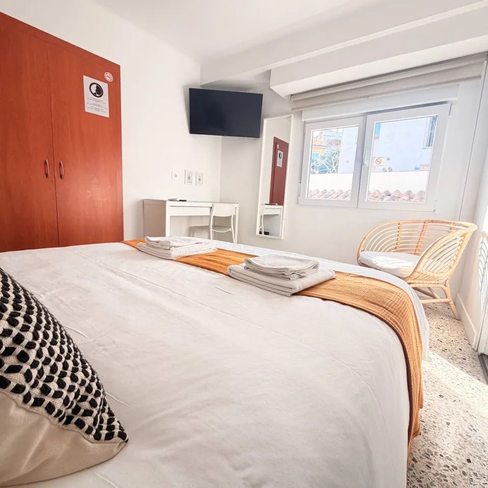 La Doble Confort con cama doble, Smart TV y escritorio